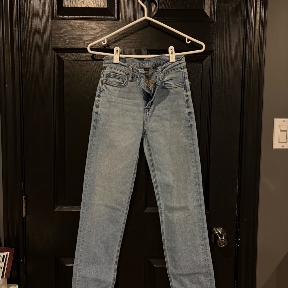 AE Light Wash High-Rise Straight leg Jeans